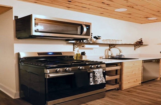 The Aviator: Serene Ambience & Stylish Comfort
