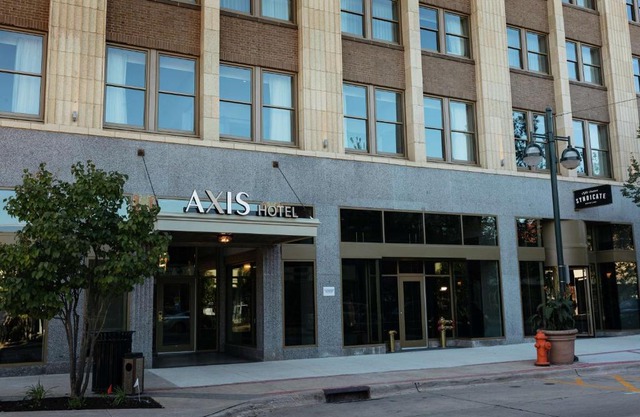 The Axis Moline Hotel, Tapestry Collection By Hilton