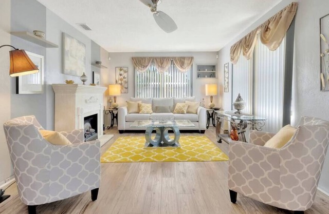 The Bahama Breeze - Sleeps 6