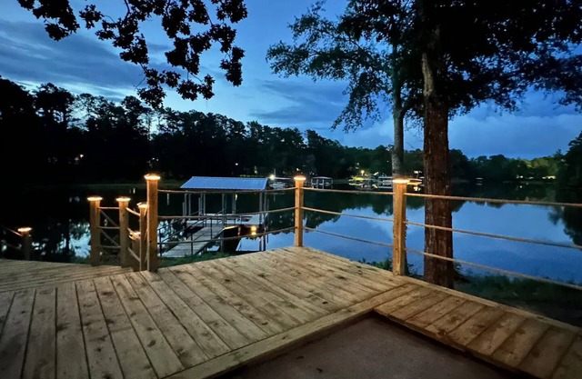 The BaitHouse - Charming Cabin