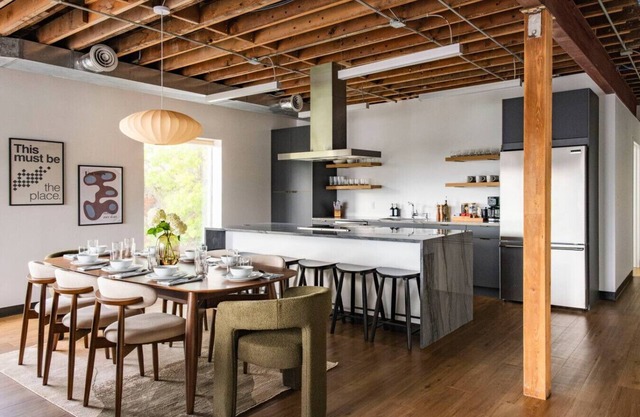 The Ballard Loft | Sleeps 8 | Steps to Shops & Dining