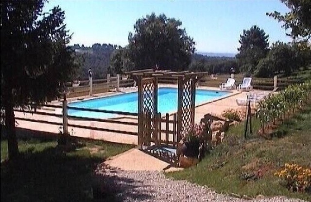 La Grange : maison en pierre avec piscine à 12 km de SARLAT
