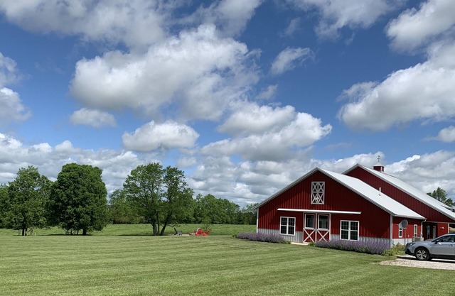 La grange à la ferme de Deva: Haute Blue Grass - Retraite moderne à la campagne