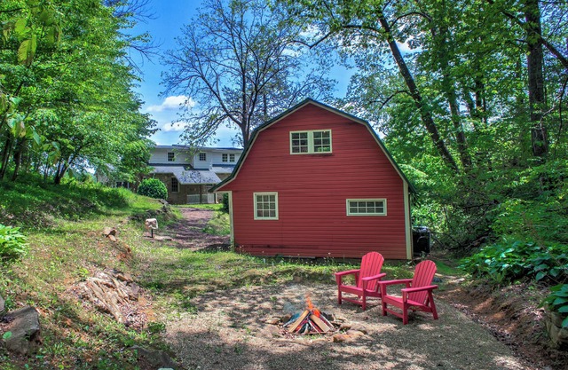 The Barn at Maple Hill | Cozy Mountain Retreat
