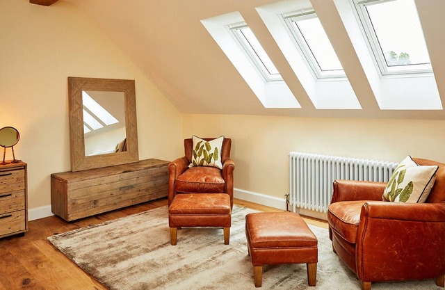 The Barn at Pudleston Court, 6 bed luxury house with pool