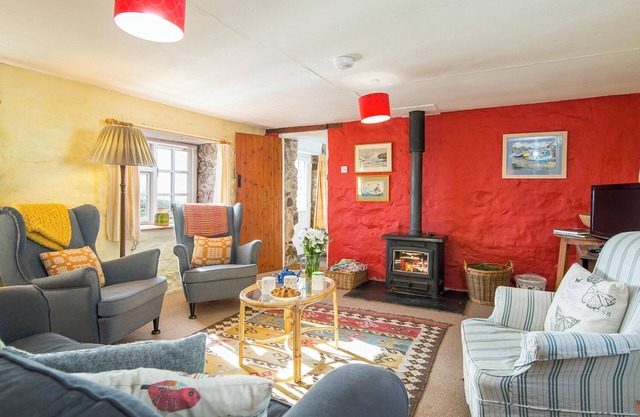The Barn, Holiday Cottage Trelerw, St Davids, Sleeps 5, 3 bedrooms, bathrooms