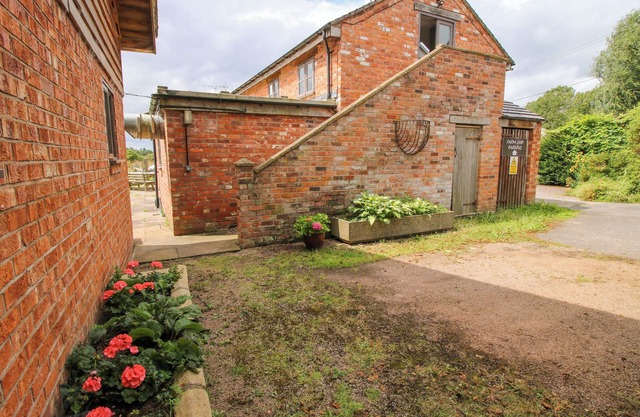 LA GRANGE, avec feu ouvert à Weston-Under-Redcastle, Ref 8325