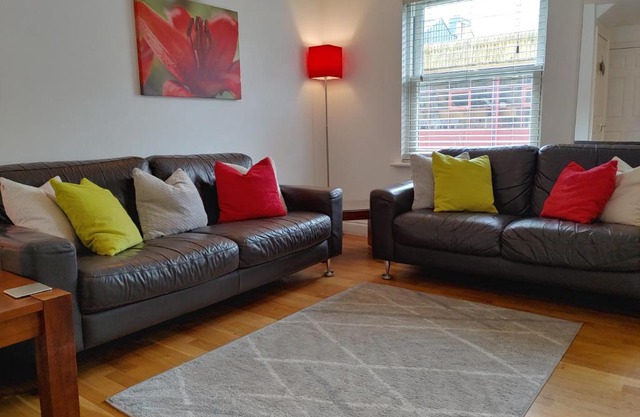 The Bath House Apartments - Free 1st breakfast - FREE parking
