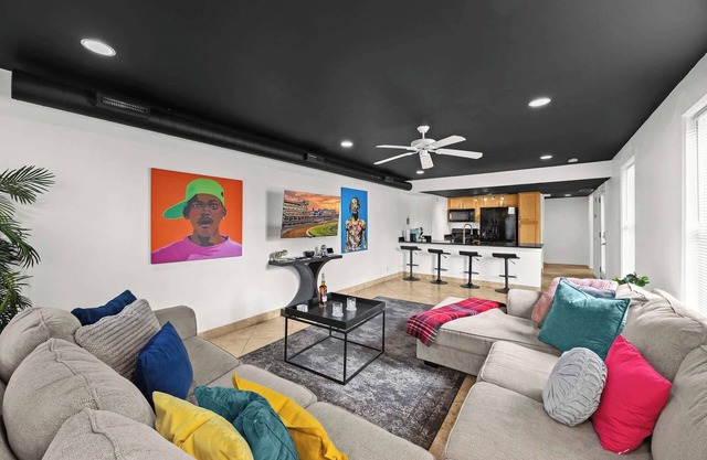 Hats & Horses – Spacious Stay for Derby Weekend!