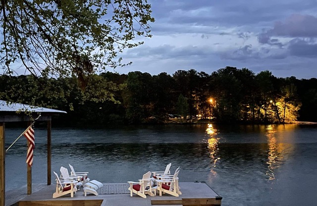 Bayou Lodge and Guesthouse 11 br 9 ba pour les réunions, les jours de match ou une grande retraite