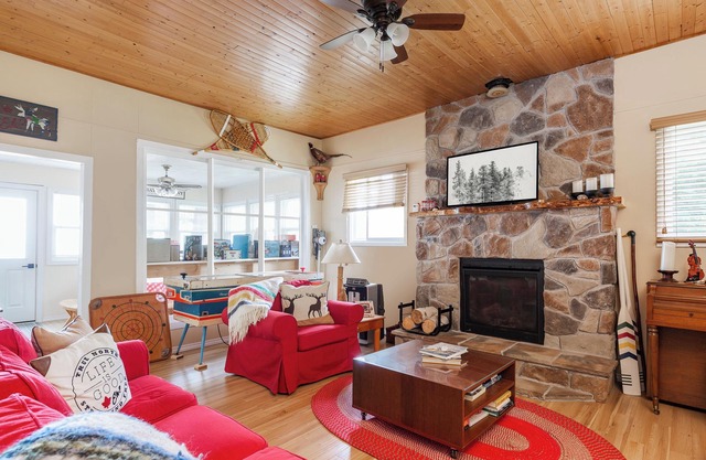 The Beach Cottages: 3 Cottages + 1 Bunkie, Perfect for Multi-Family Fun!