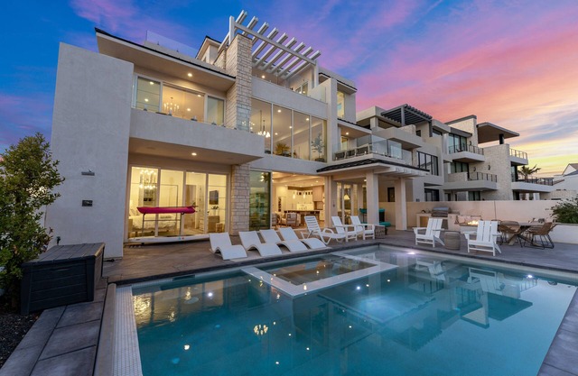 The Beach Front: Private Pool, Lagoon + Beaches