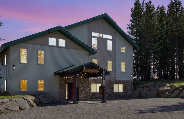 Ce 10 chambres, 8 salle de bains Lodge Capacité d'accueil 40 est à quelques minutes du parc de Yellowstone