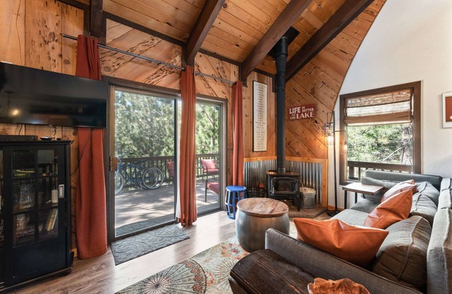 Le Chalet Bears Den - 1BD / 1BA + Pvt. Grenier