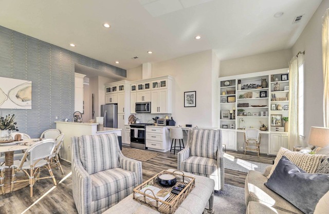 ‘The Beaufort Flat’ Near Downtown & Waterfront!