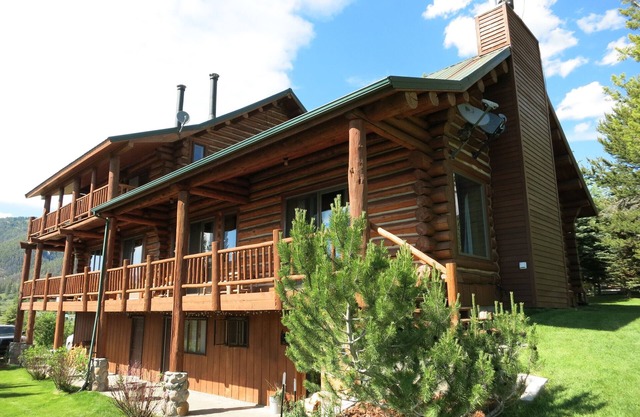 La cabine la meilleure et la plus confortable pour les grandes familles / groupes à West Yellowstone!