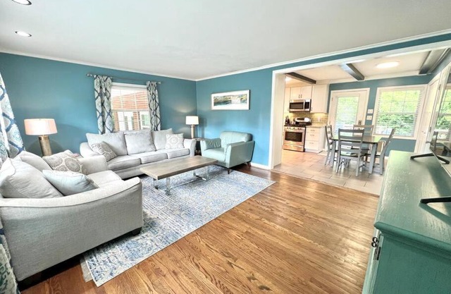 The Best Family & Friends Hangout & Pet Friendly!