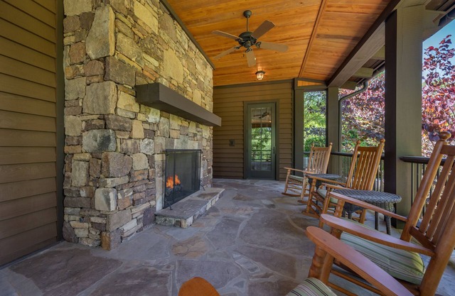 The Bethpage Villa at Bright's Creek- 2br/2ba Near Tryon, TIEC & Hendersonville