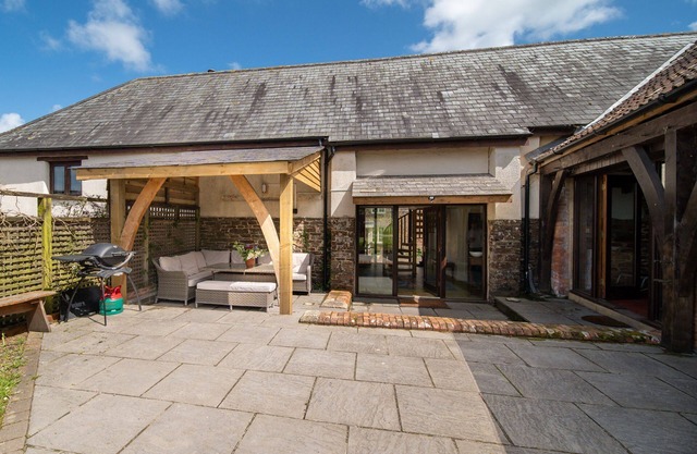 The Big Barn - Sleeping 14 with a private hot tub