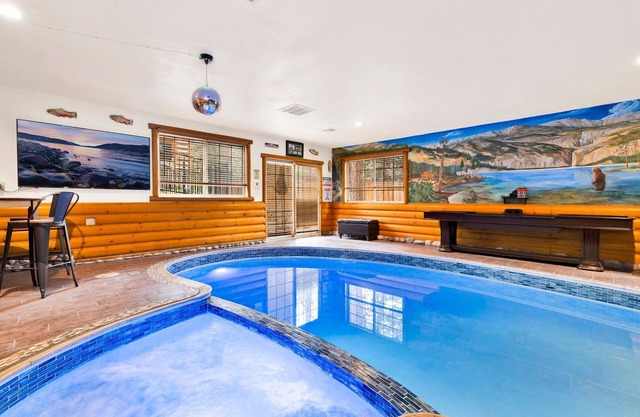 The Big Bear Fox Lodge - Indoor Pool, Hot Tub, Games & Family Retreat