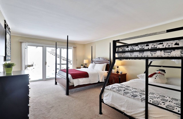 The Birch Ridge: Family Room #6 - Queen/Bunkbed Suite in Killington, Vermont