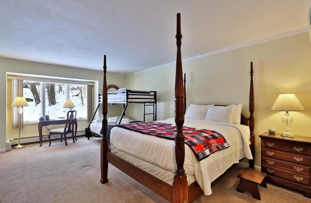 The Birch Ridge- Family Room #11 - Queen Bunkbed Suite in Killington, Vermont home