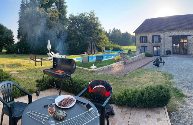 Gîte Le Bleuet à la campagne avec piscine