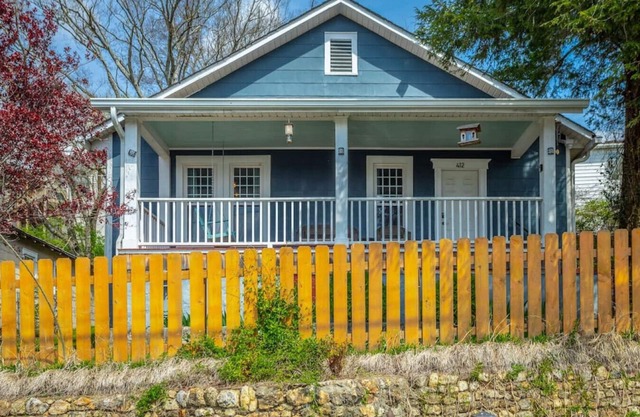 The Blue Bungalow of North Shore