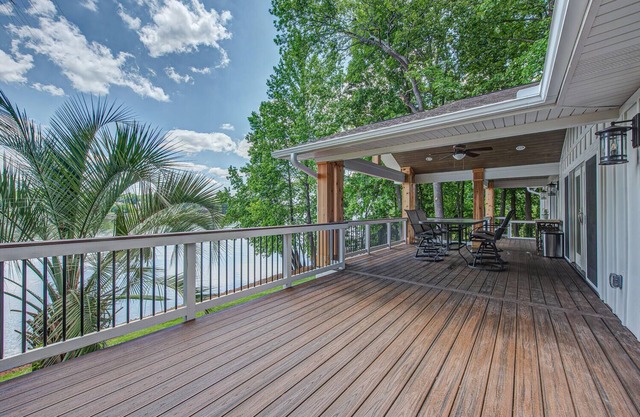 The Blue Heron - Lake Front Views
