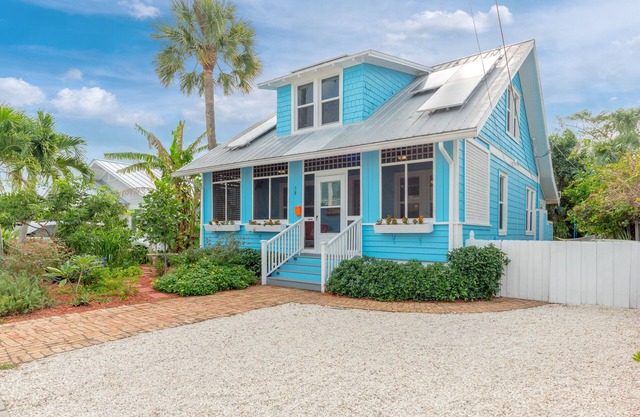 THE BLUE HOUSE AT OLD COLORADO INN