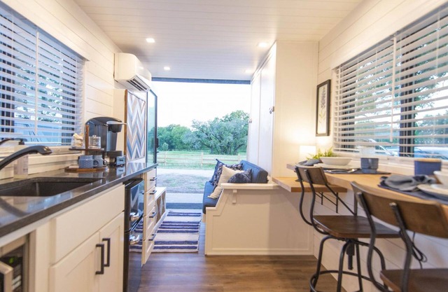 The Bluebonnet- Container Home Country Setting Near Waco Attractions