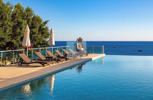 The Boat House with private pool, sea access, water taxi, movie room & sea views