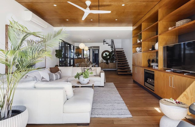 The Boathouse on the Beach - Contemporary Waterfront Holiday Home