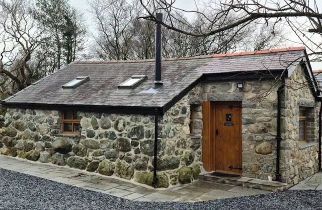 The Bothy a tranquil retreat close to Snowdonia, History! Luxury!! Beauty!!!