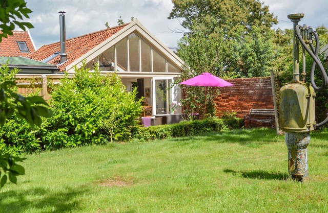 THE BOTHY AT SNAPE HALL, pet friendly in Snape, Suffolk
