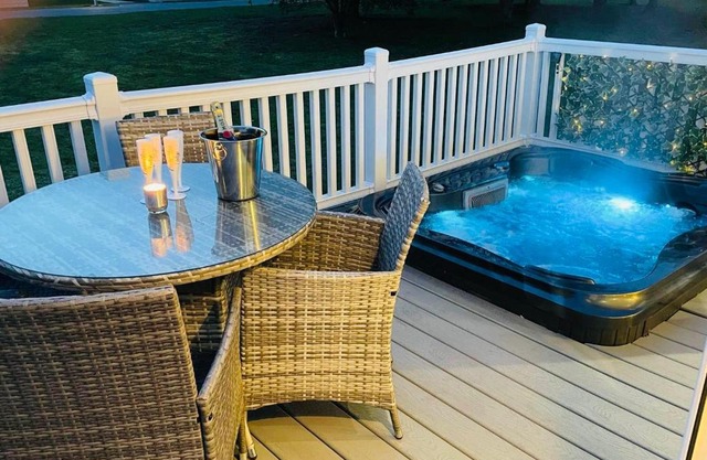 The Braunston Lodge with Hot Tub