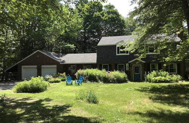 La maison en brique dans les bois ... une retraite quatre saisons! Chambre pour une grande famille!
