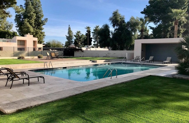 Designer Remodel w / Putting Green | bassin