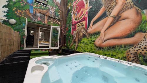 The Brighton Parlour with Hot Tub