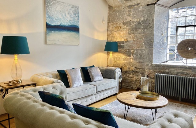 The Bruce @ RWY Family Apartment - sleeps 7 guests in 2 bedrooms