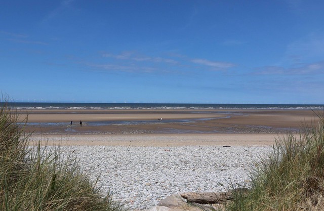 THE BUNGALOW, pet friendly, character holiday cottage in Towyn
