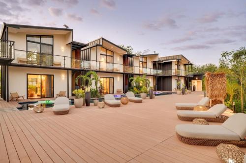 The Bungalows #9 - Boutique Hotel in Flamingo Beach - Ground Level Studio