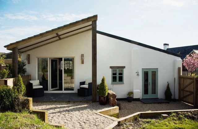 Luxueux, contemporain, chalet indépendant dans un cadre rural, à seulement 4 miles de la plage.