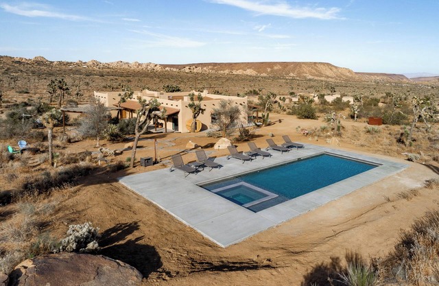 The Bust'n B Ranch - Saltwater Pool and Spa - Views - Sauna - Pioneertown