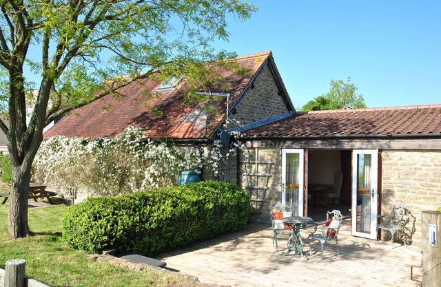 The Byre lovely stone barn in rural location on the Somerset and Dorset Border