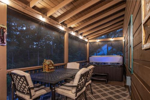 The Cabin Kingdom Hot tub Fire Pit