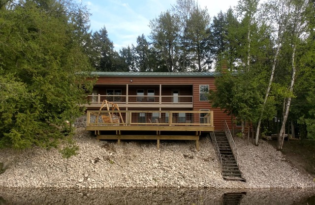 The Cabin @ Hemlock Hills On Mill Pond ~ Détendez-vous ~ Location de maison de luxe toute l'année