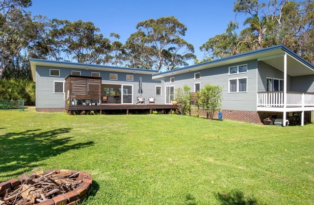 The Cabin - Waterfront with Fireplace - 5 mins to the Bay