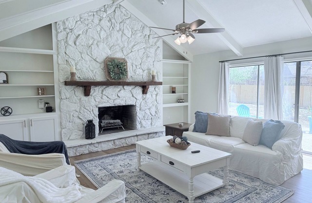 The Camelia House at the Rez 4 bedroom w/ beautiful decor