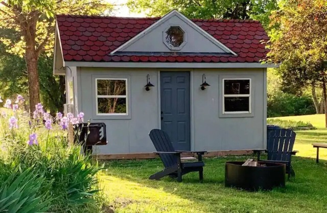 The Camper’s Cabin W/ Bunk Bed